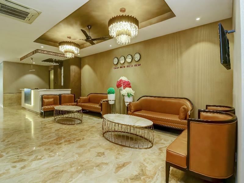 Capital O 28086 Sindhura Grand Hotel Haidarábád Kültér fotó
