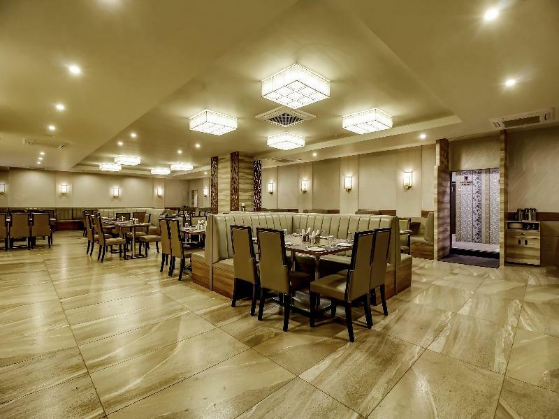 Capital O 28086 Sindhura Grand Hotel Haidarábád Kültér fotó