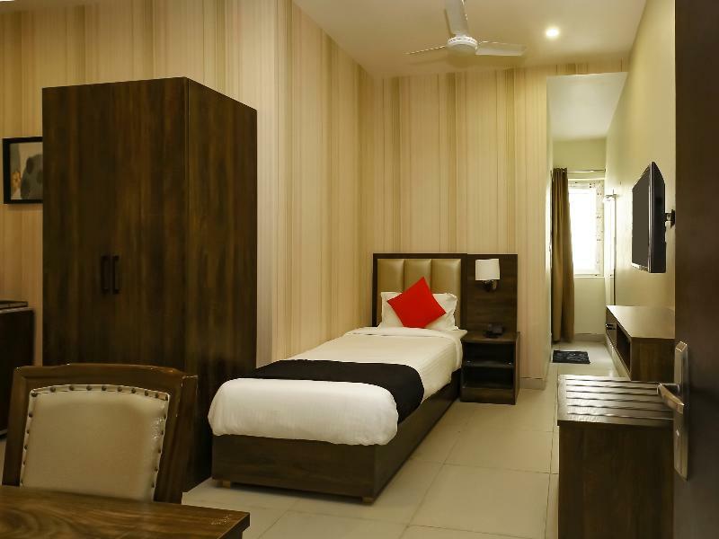 Capital O 28086 Sindhura Grand Hotel Haidarábád Kültér fotó
