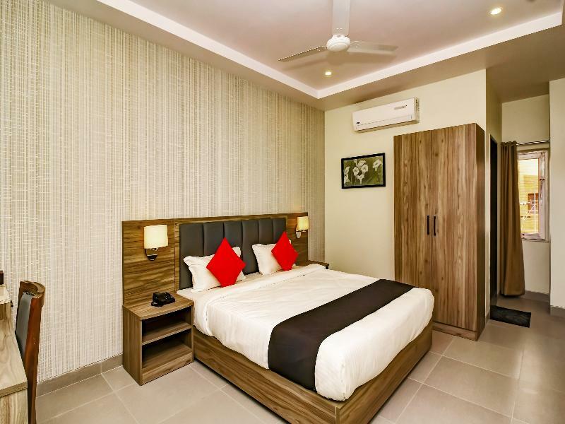 Capital O 28086 Sindhura Grand Hotel Haidarábád Kültér fotó