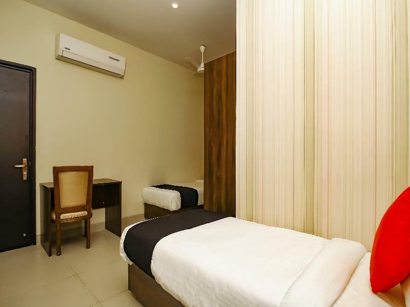 Capital O 28086 Sindhura Grand Hotel Haidarábád Kültér fotó