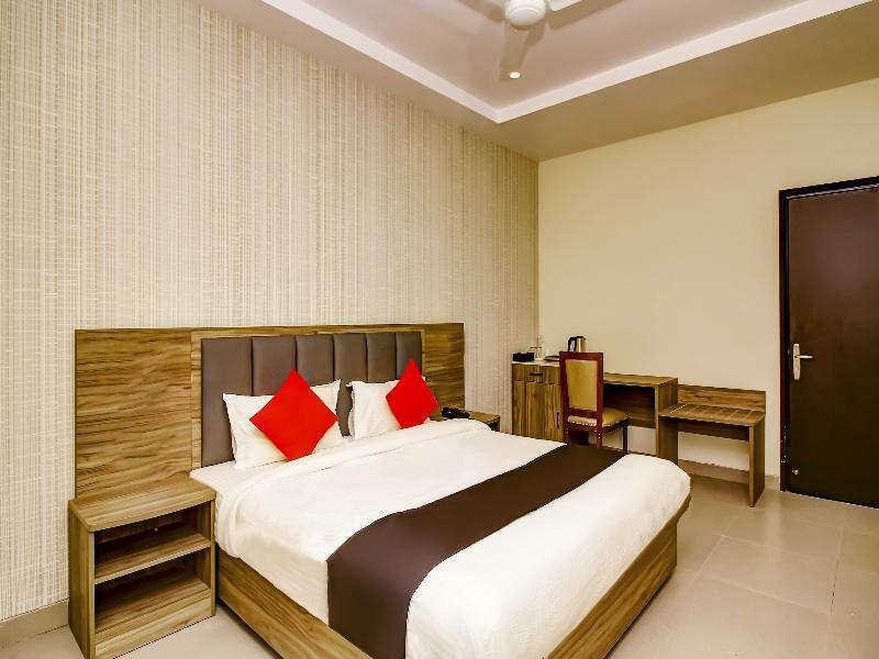 Capital O 28086 Sindhura Grand Hotel Haidarábád Kültér fotó
